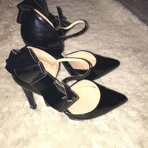 *reposh*Bow heels!